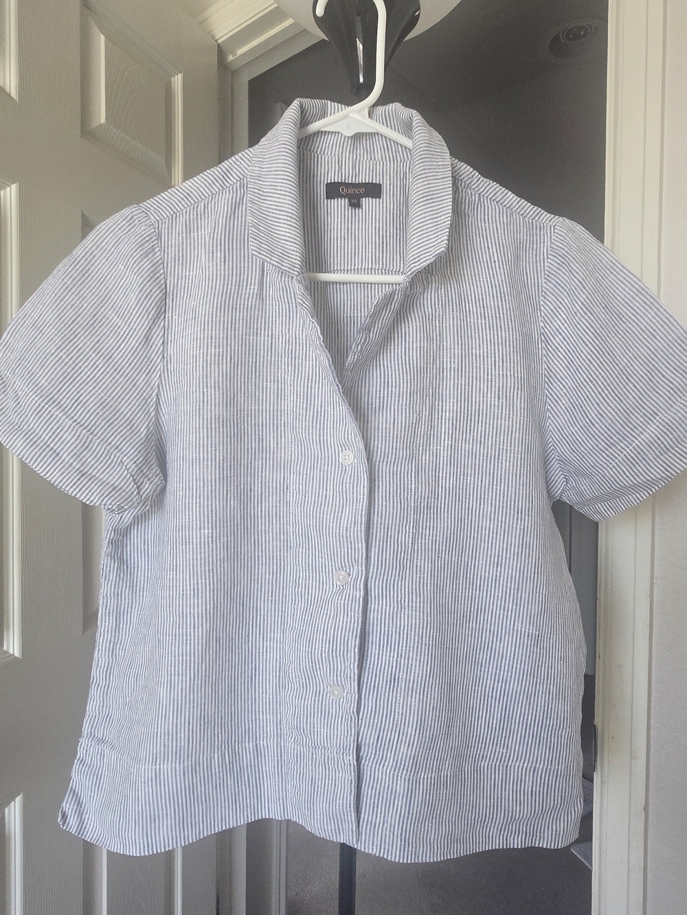 Quince 100% Linen Short Sleeve Button-Up Shirt – XS – Blue/White Stripe